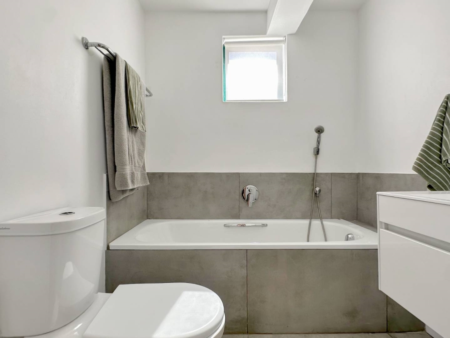 2 Bedroom Property for Sale in Sea Point Western Cape